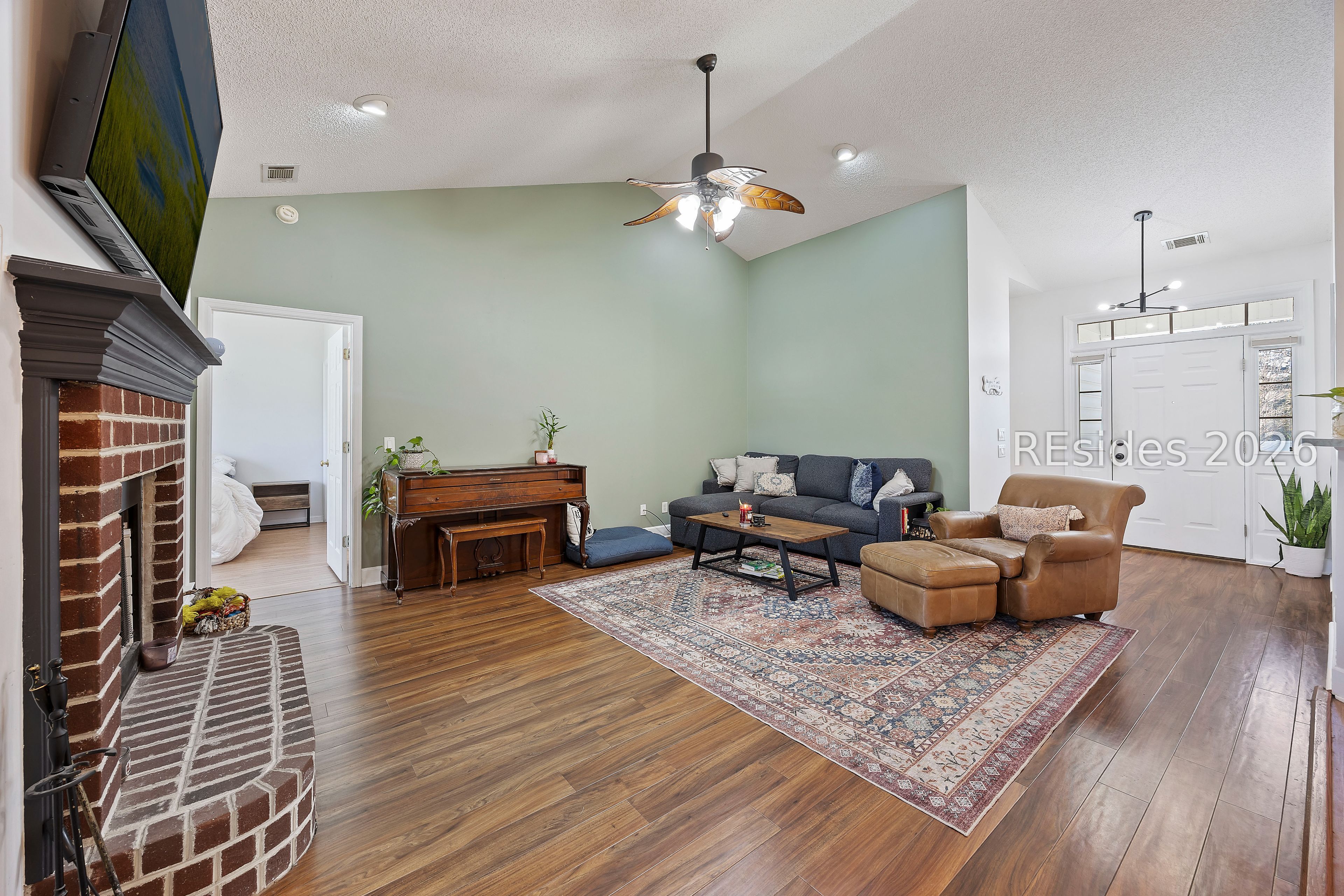 8 Parrot Creek Drive