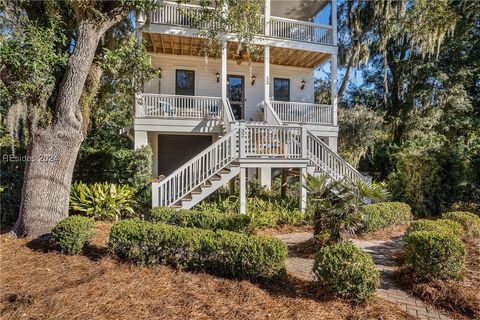 A home in Saint Helena Island