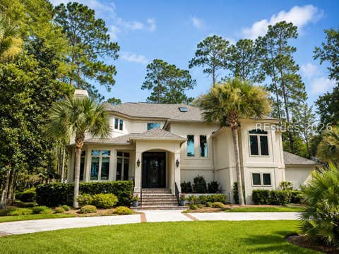 Homes For Sale - 10 Strawberry Hill Road<br/> Hilton Head Island, SC 29928