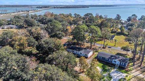 Homes For Sale - 13 Vine Street<br/> Hilton Head Island, SC 29926