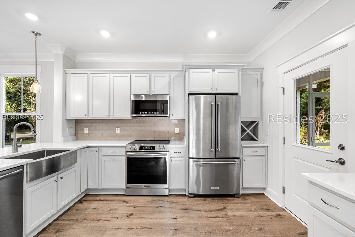 Beaufort, South Carolina 29907, United States, 4 Bedrooms Bedrooms, ,3 BathroomsBathrooms,Residential,Active,218987