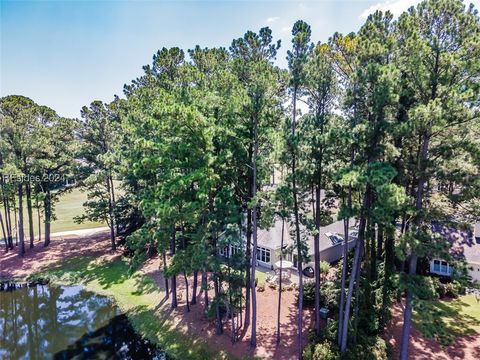 A home in Saint Helena Island