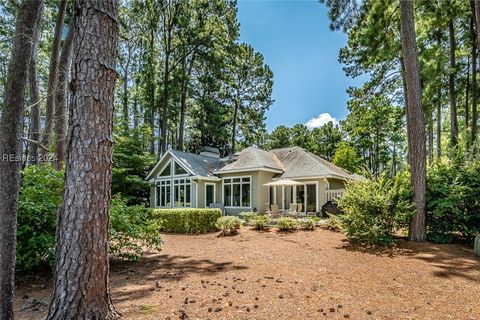 A home in Saint Helena Island