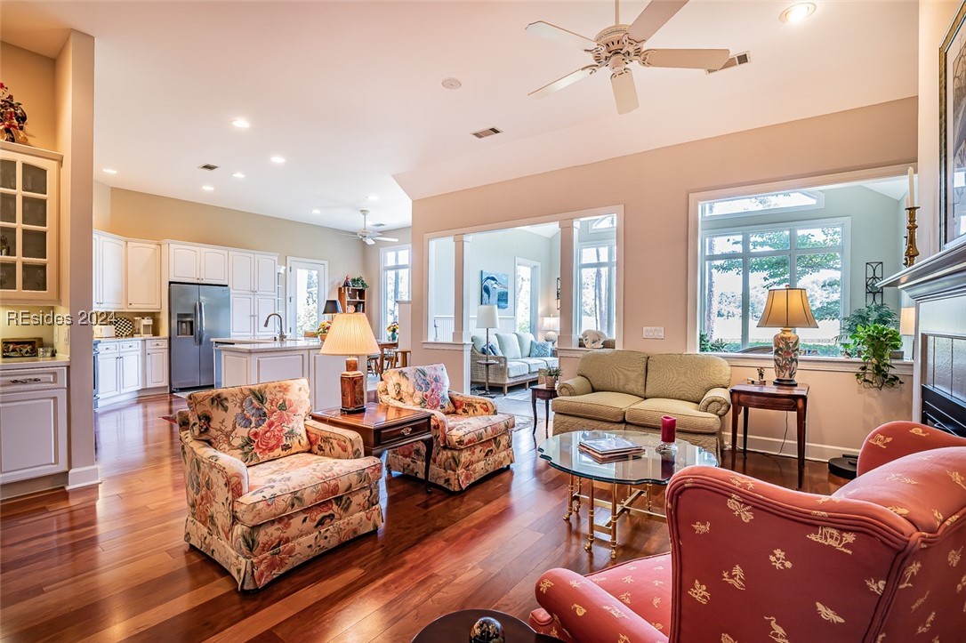 Saint Helena Island, South Carolina 29920, United States, 3 Bedrooms Bedrooms, ,2 BathroomsBathrooms,Residential,Pending,31328