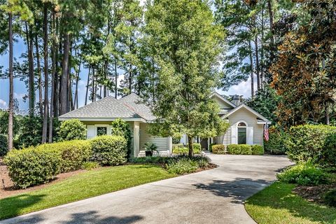 A home in Saint Helena Island