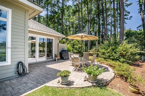 A home in Saint Helena Island