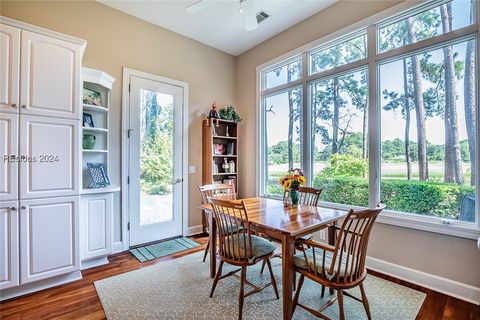 A home in Saint Helena Island