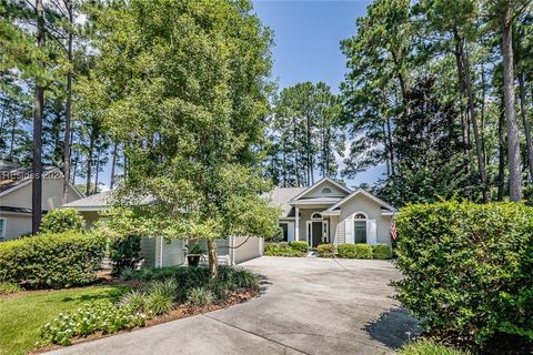 A home in Saint Helena Island