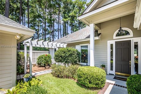 A home in Saint Helena Island