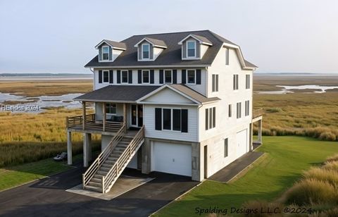 A home in Saint Helena Island