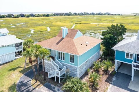 A home in Saint Helena Island