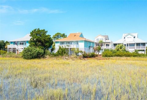 A home in Saint Helena Island