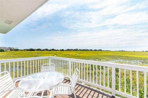 A home in Saint Helena Island