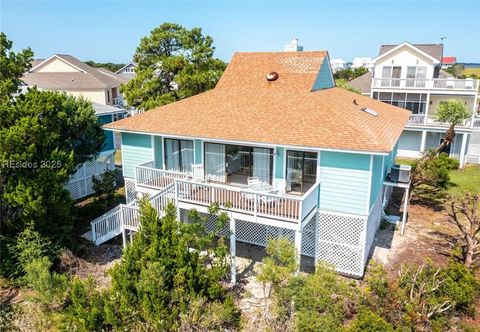 A home in Saint Helena Island