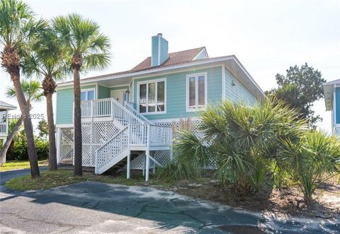 A home in Saint Helena Island