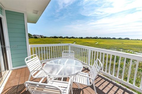 A home in Saint Helena Island