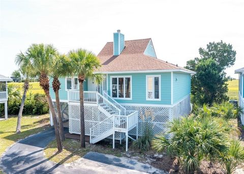 A home in Saint Helena Island