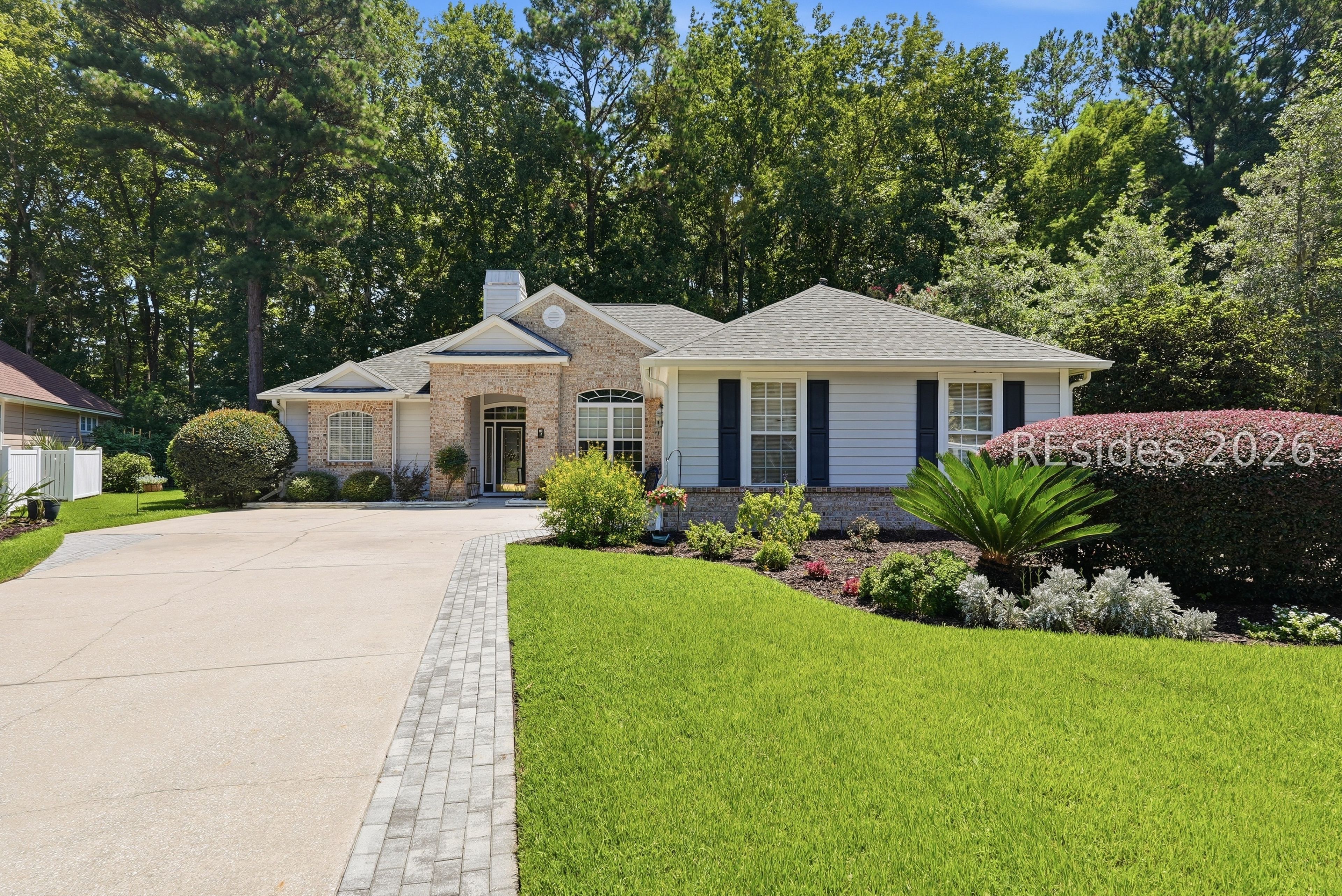 12 Island West Court