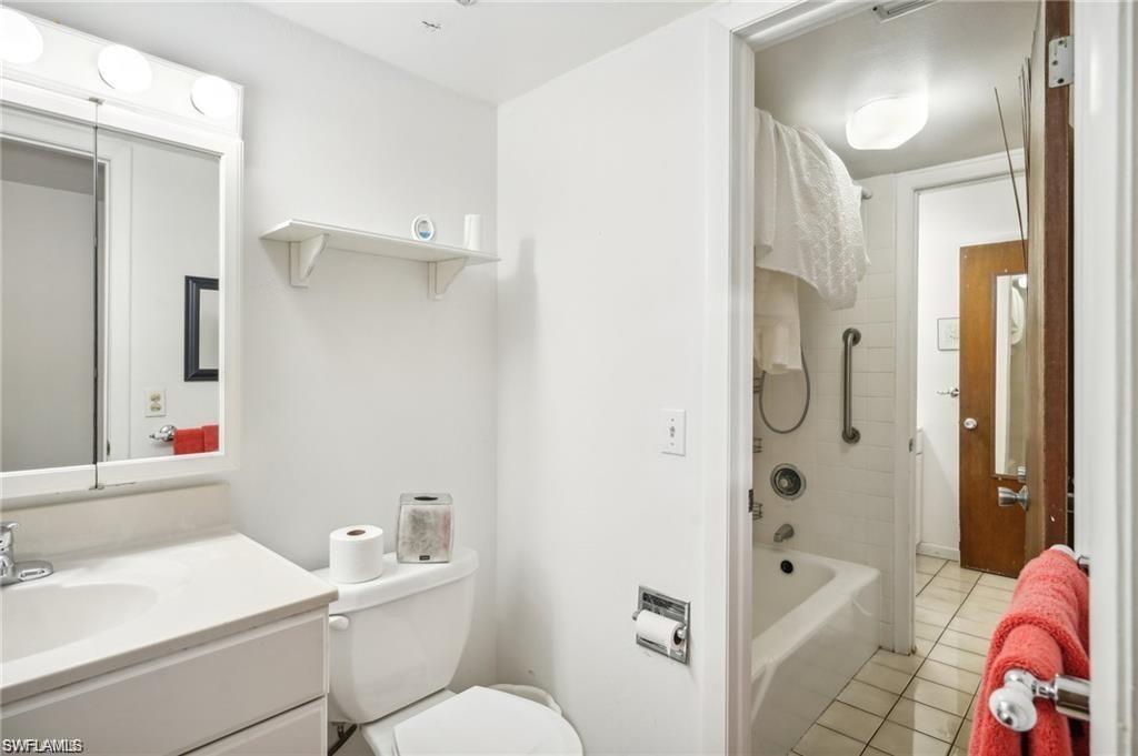 LAKEWOOD - Residential Lease