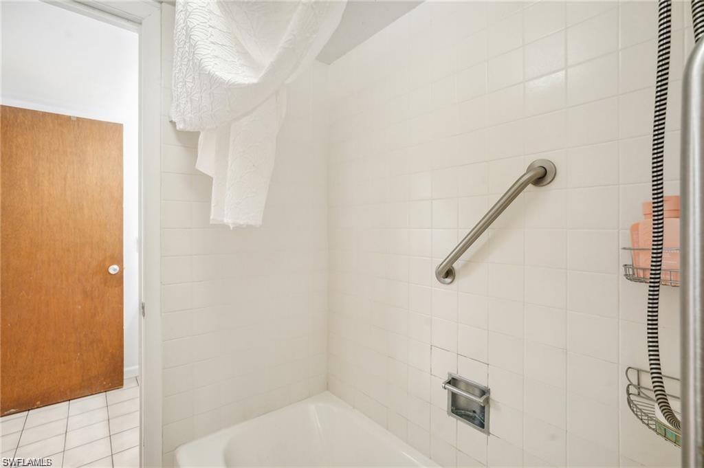 LAKEWOOD - Residential Lease