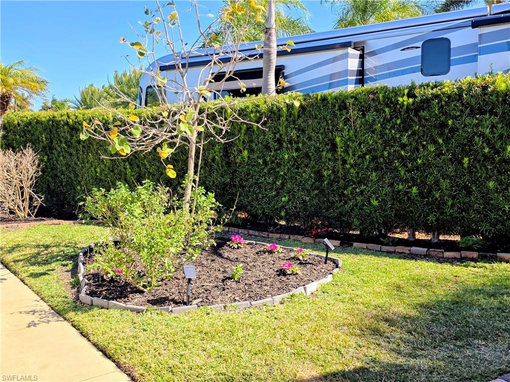 RIVERBEND MOTORCOACH RESORT - Land