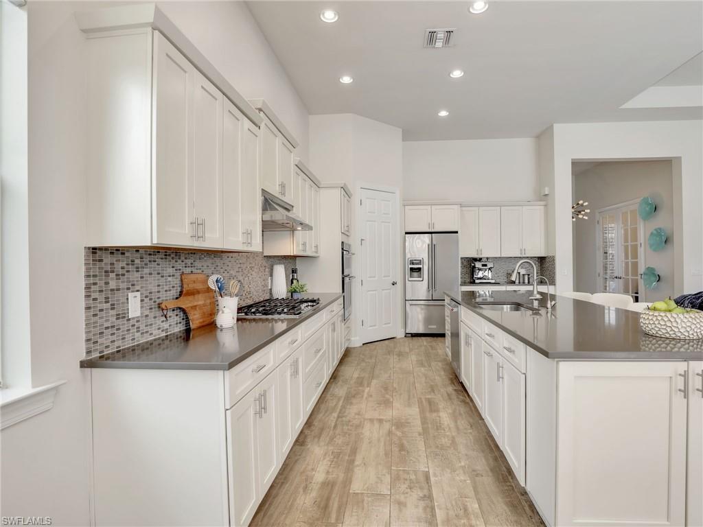 CAMDEN LAKES - Residential