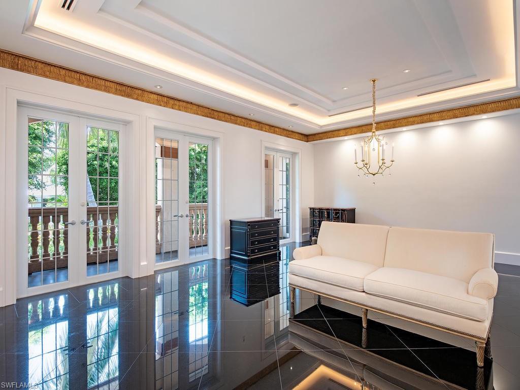 CATELENA ON 3RD - Residential