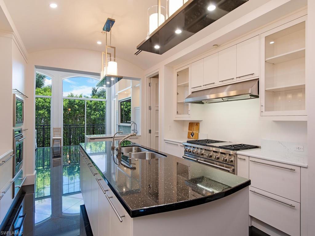 CATELENA ON 3RD - Residential