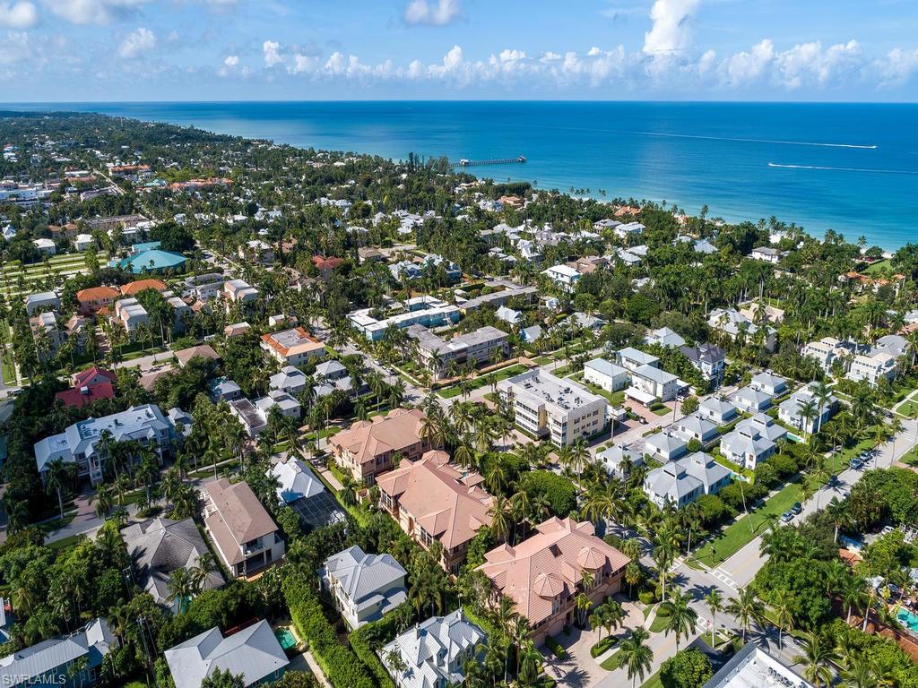 CATELENA ON 3RD - Residential