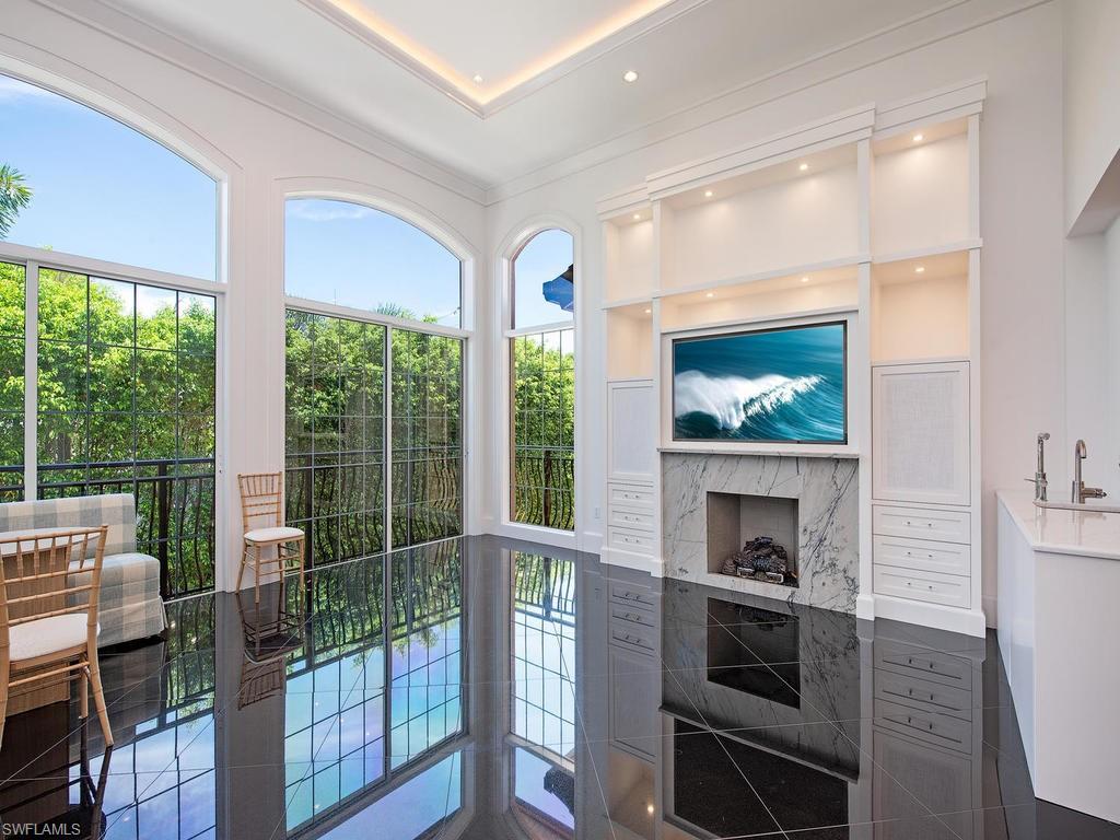 CATELENA ON 3RD - Residential