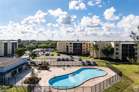Photo of 2831 Somerset DR E #109, LAUDERDALE LAKES, FL 33341 (MLS # 226024045)