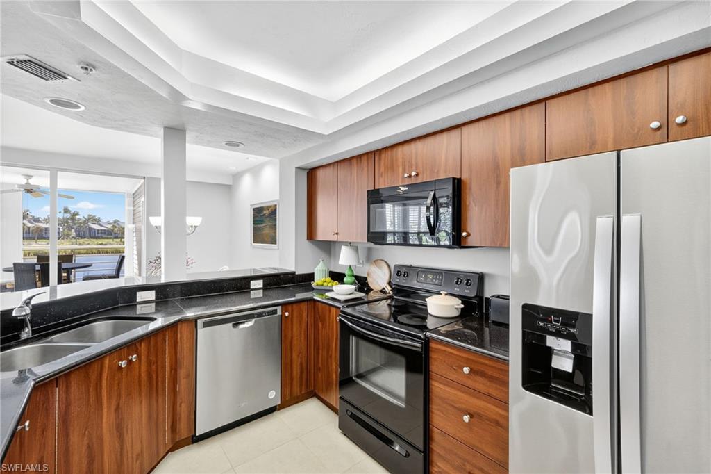 1659 Lands End Village