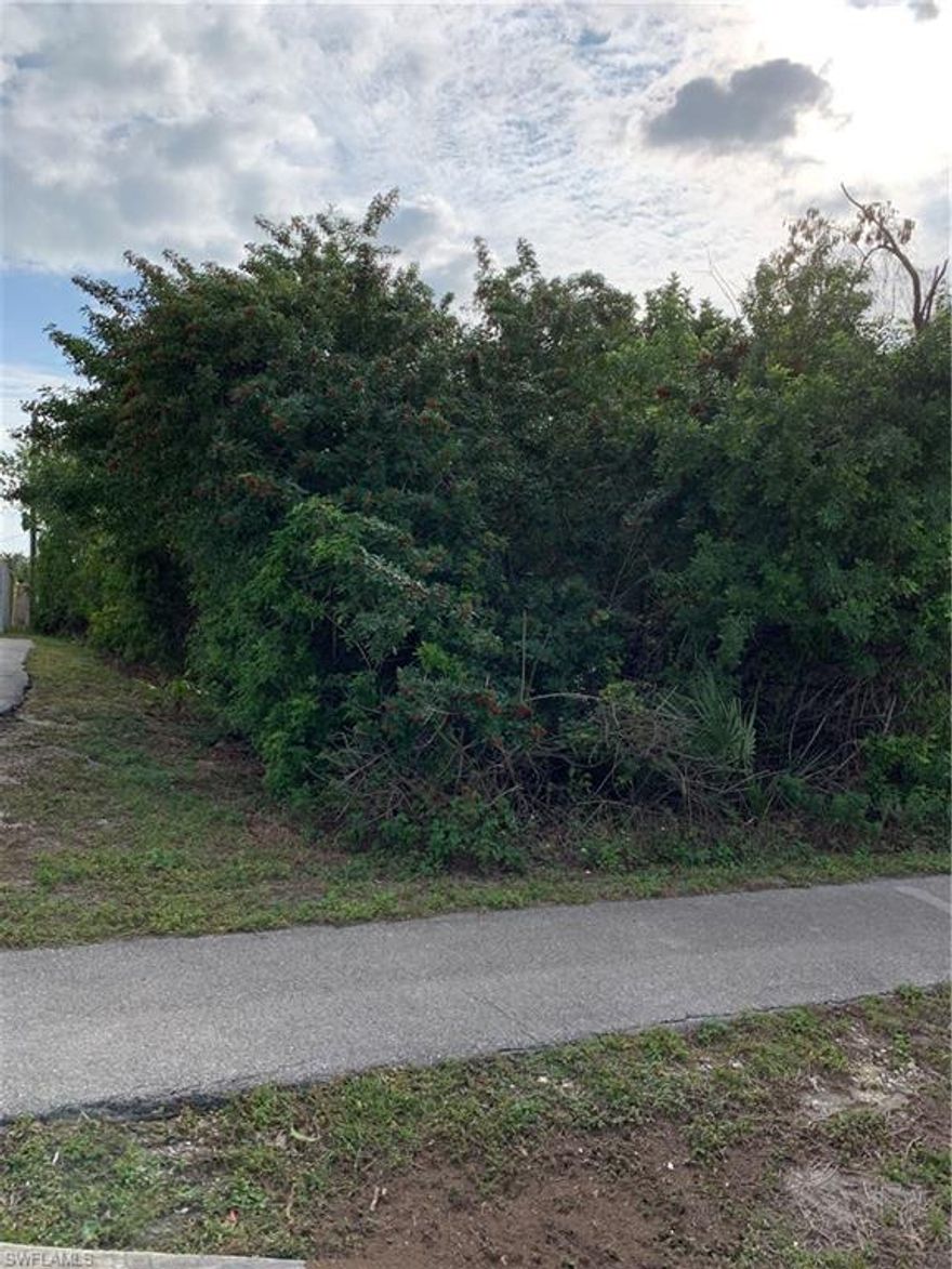 THE HOTTEST LOCATION IN NAPLES.