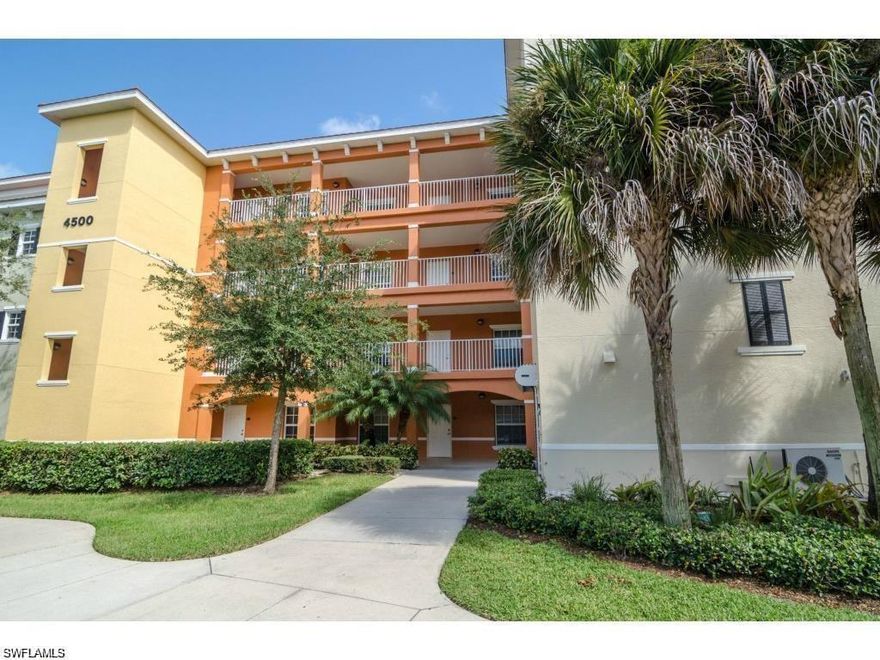 Wonderfully Maintained 3/2 with Garage located near the Botanical Garden on Bayshore Dr. In Naples!