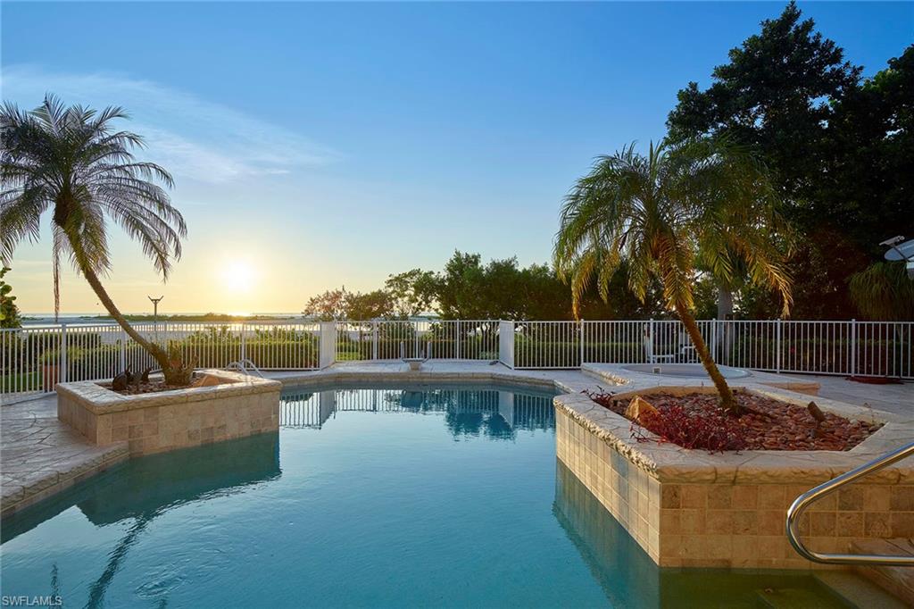 HIDEAWAY BEACH - Residential