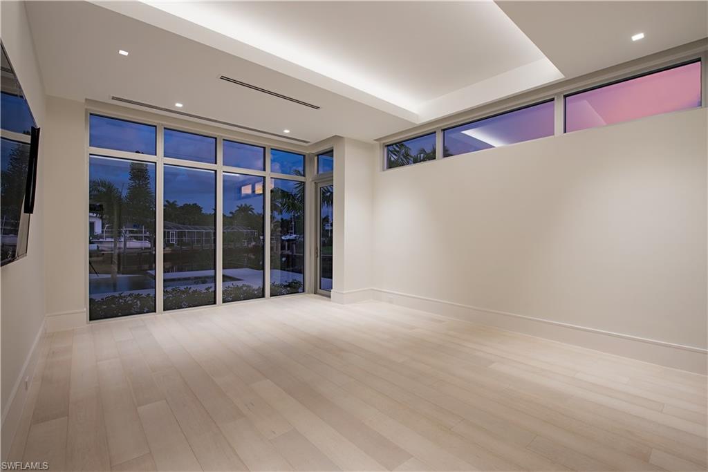 ROYAL HARBOR - Residential