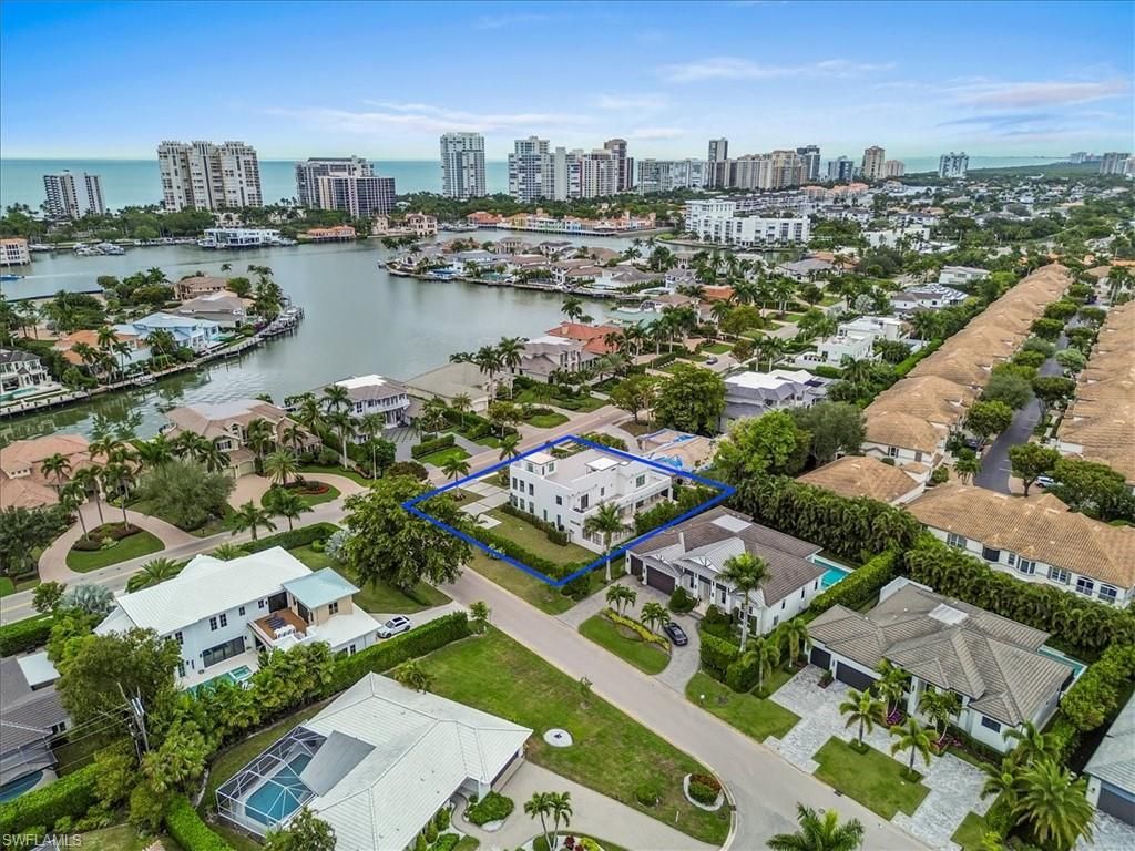 Photo of 3800 Crayton RD, NAPLES, FL 34103 (MLS # 225083636)