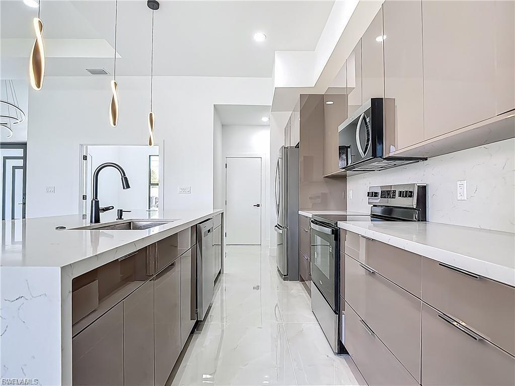 CAPE CORAL - Residential Lease