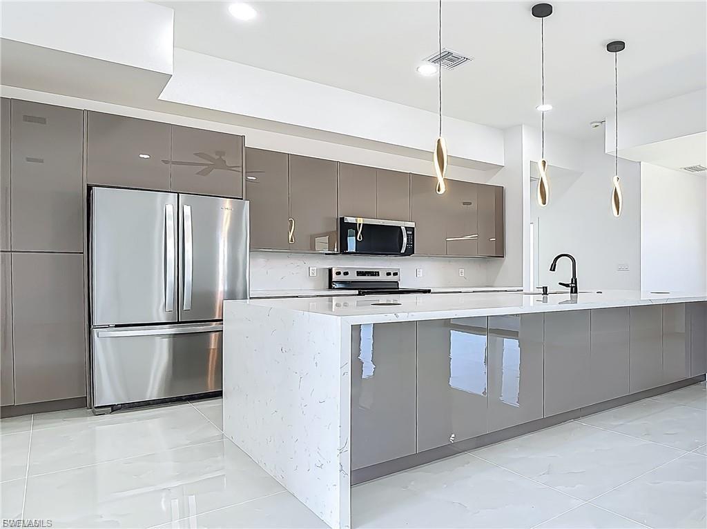 CAPE CORAL - Residential Lease