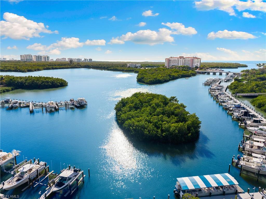 WIGGINS BAY VILLAS - Residential