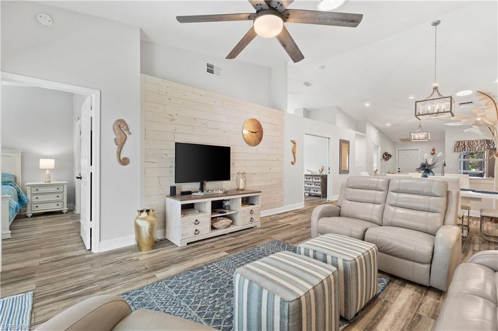 WIGGINS BAY VILLAS - Residential