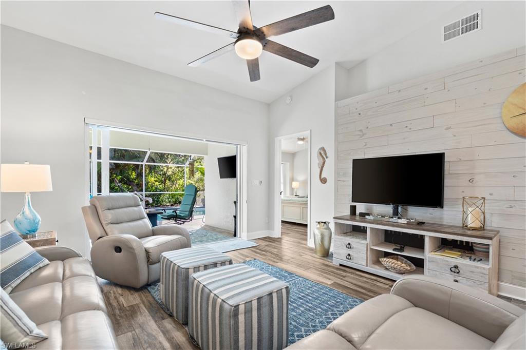 WIGGINS BAY VILLAS - Residential