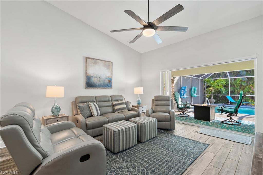 WIGGINS BAY VILLAS - Residential