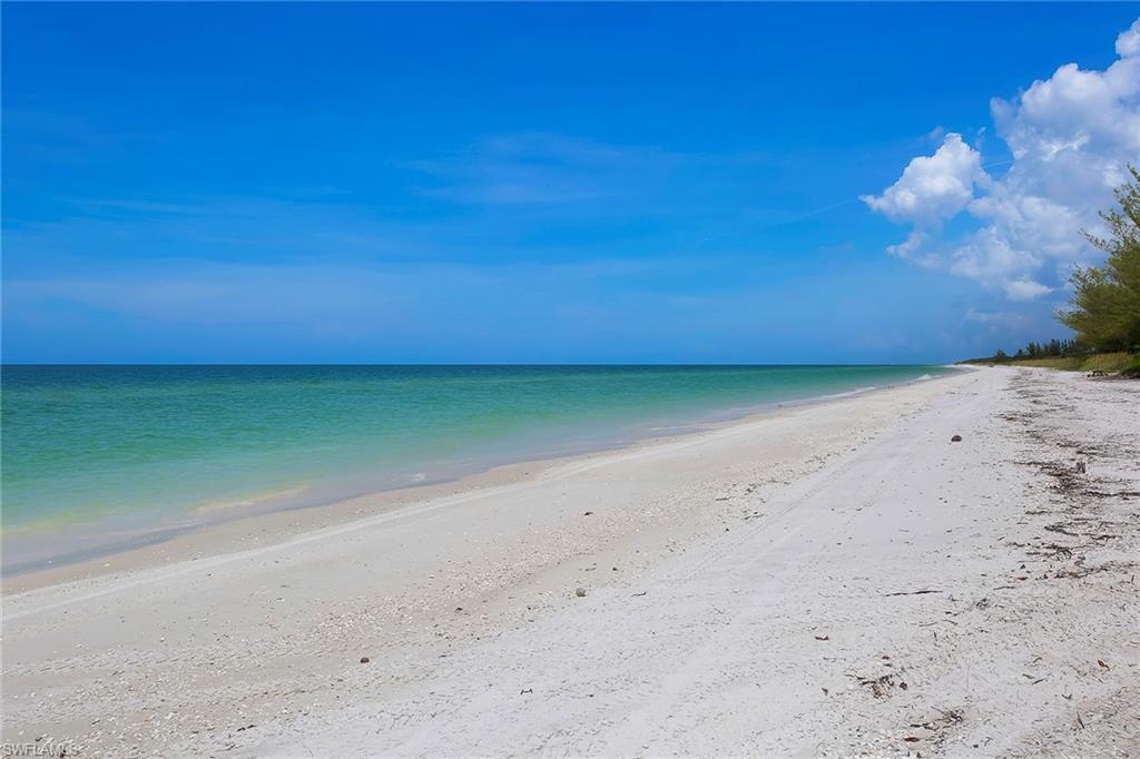 KEEWAYDIN ISLAND - Land