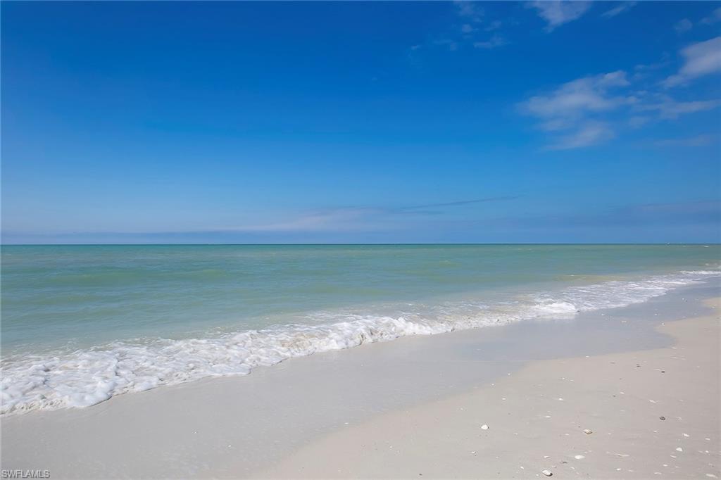 KEEWAYDIN ISLAND - Land