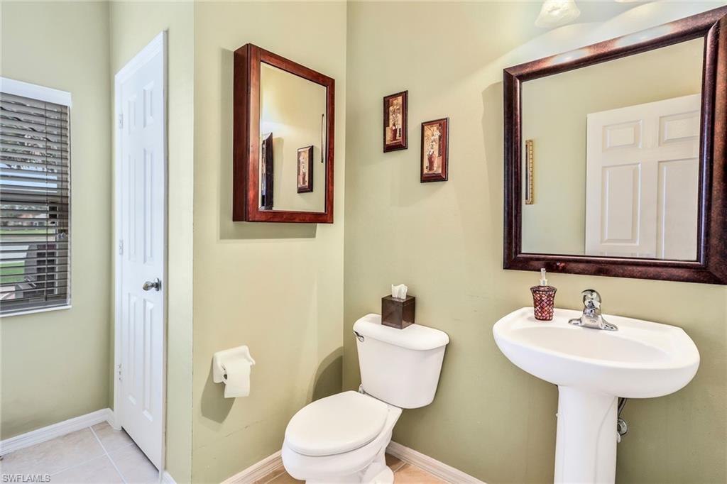 VALENCIA LAKES - Residential