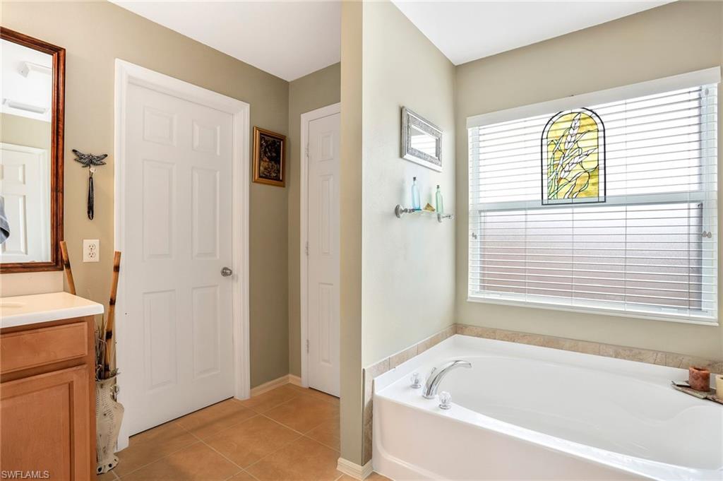 VALENCIA LAKES - Residential