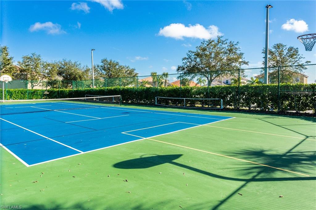 VALENCIA LAKES - Residential