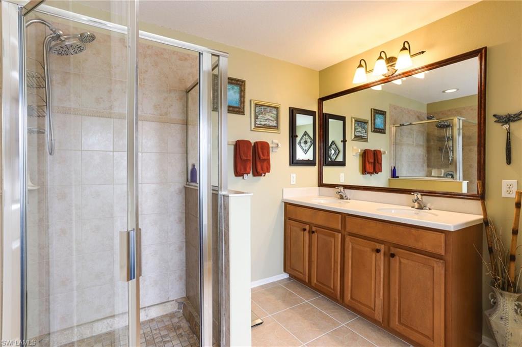 VALENCIA LAKES - Residential