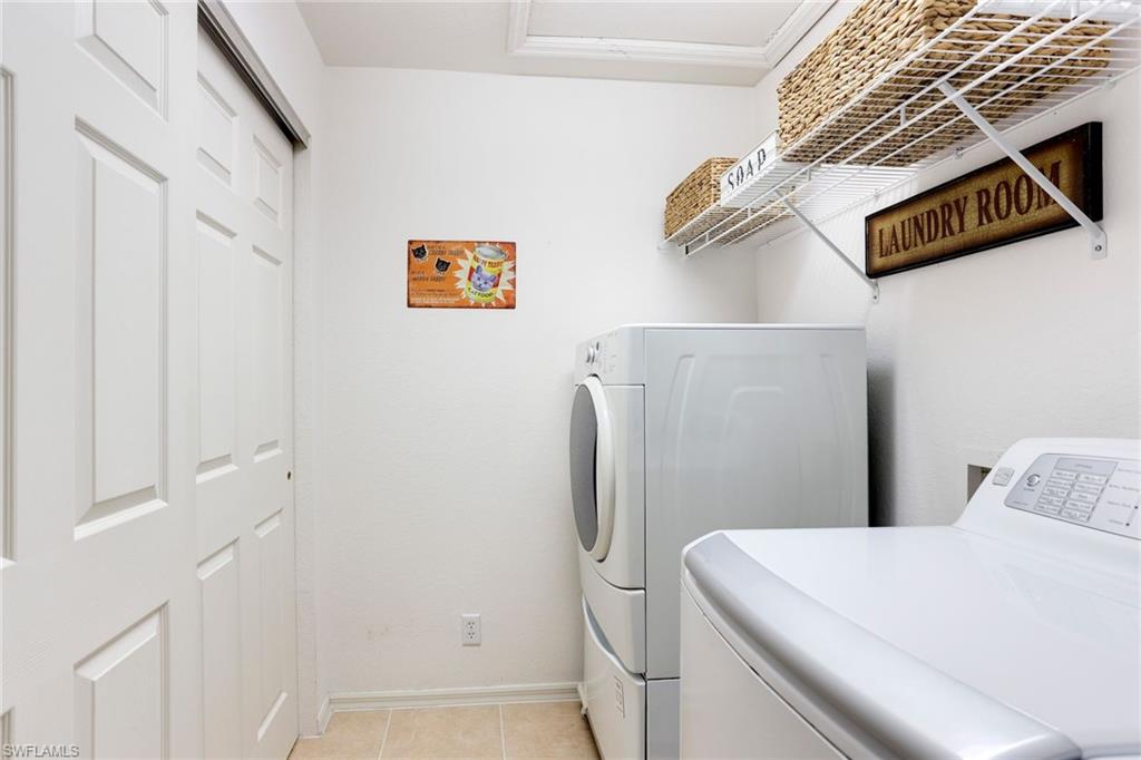 VALENCIA LAKES - Residential